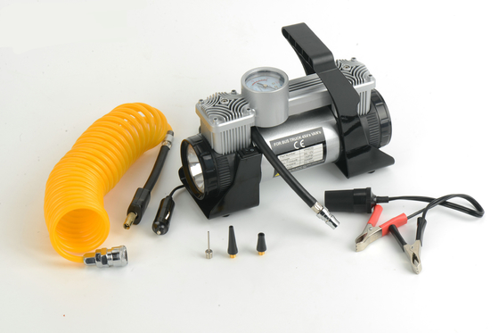 Camion Mini Tire Air Pump couleur noire argentée 180w de C.C de 12 volts avec la lumière