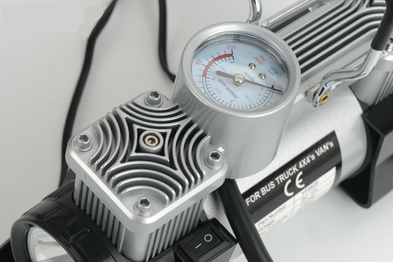 pompe portative de pneu en métal de Conpressor d'air de voiture de 12v 180w 150psi avec la lumière