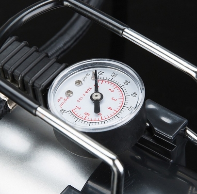 Garantie à haute pression d'an de compresseur métal-air tenu dans la main une avec la montre