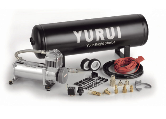 Un bon prix. Acier noir et argenté à bord de compresseur d'air de systèmes pneumatiques avec le réservoir 12V pour l'accord de voiture en ligne