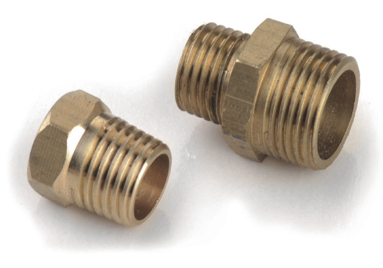 Un bon prix. Les accessoires pneumatiques aèrent le mâle/femelle de réducteurs de pompe de suspension en ligne