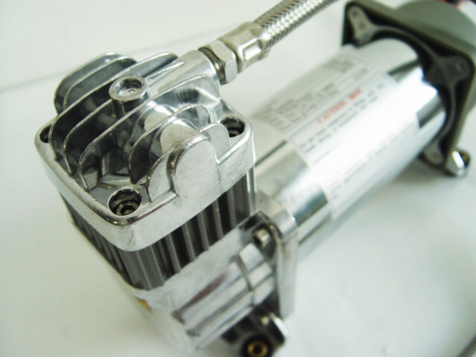 Un bon prix. Compresseur 150psi 2.18CFM, compresseur de suspension de tour d'air d'airbag de Chrome d'air de la voiture 12v en ligne