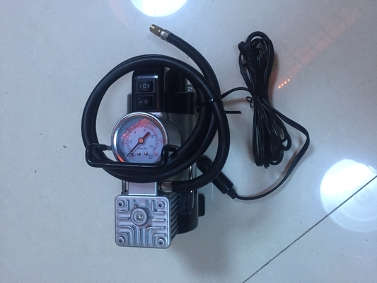 Un bon prix. La plupart de petit compresseur d'air simple populaire avec la lumière pour tout le ruban de voitures et de rouge en ligne