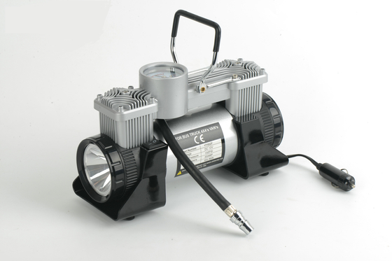 Un bon prix. pompe portative de pneu en métal de Conpressor d'air de voiture de 12v 180w 150psi avec la lumière en ligne